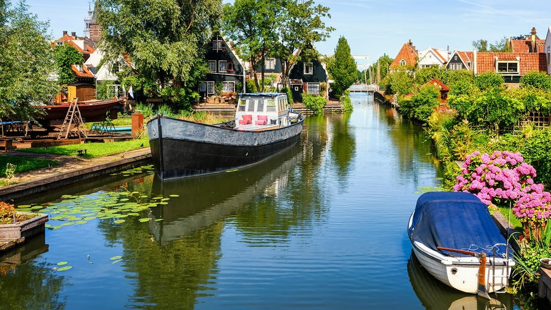 Canal view in Volendam with boats and traditional Dutch houses.