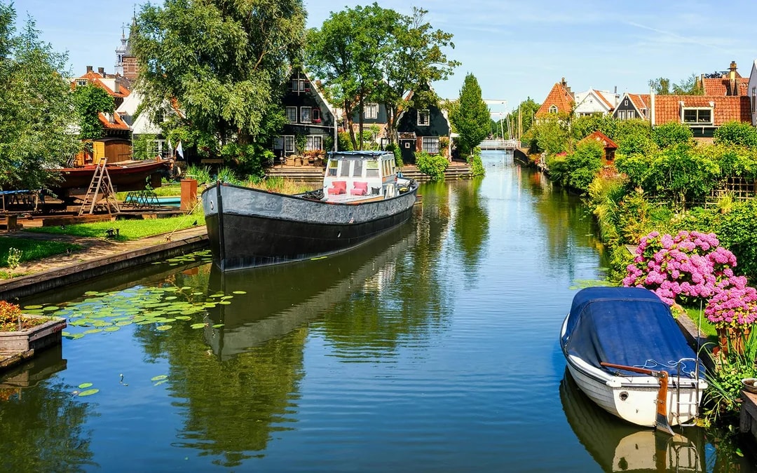 From Amsterdam: Zaanse Schans, Volendam, Edam and Marken Guided Tour Image 2