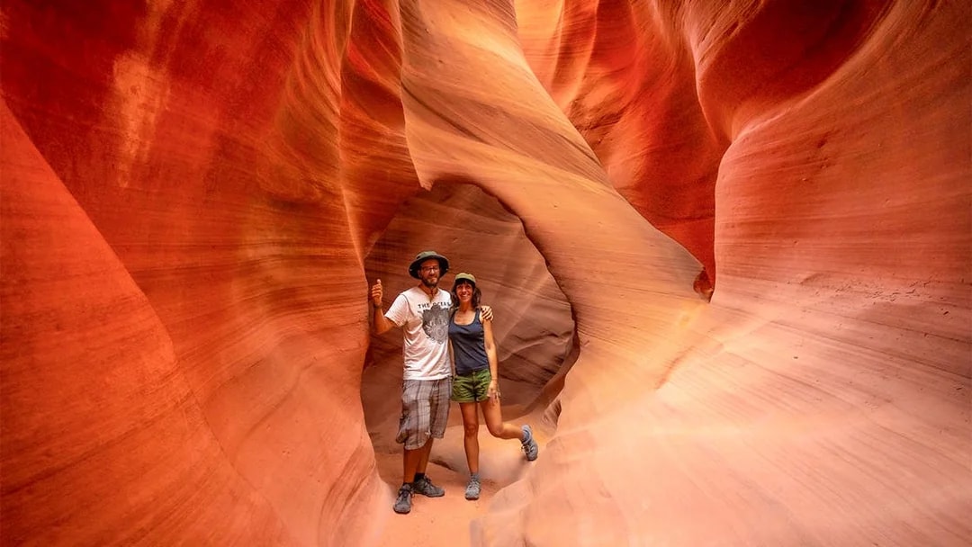 Visitors exploring the narrow sandstone walls of Antelope Valley Canyon on the Ligai Si Anii Tour.