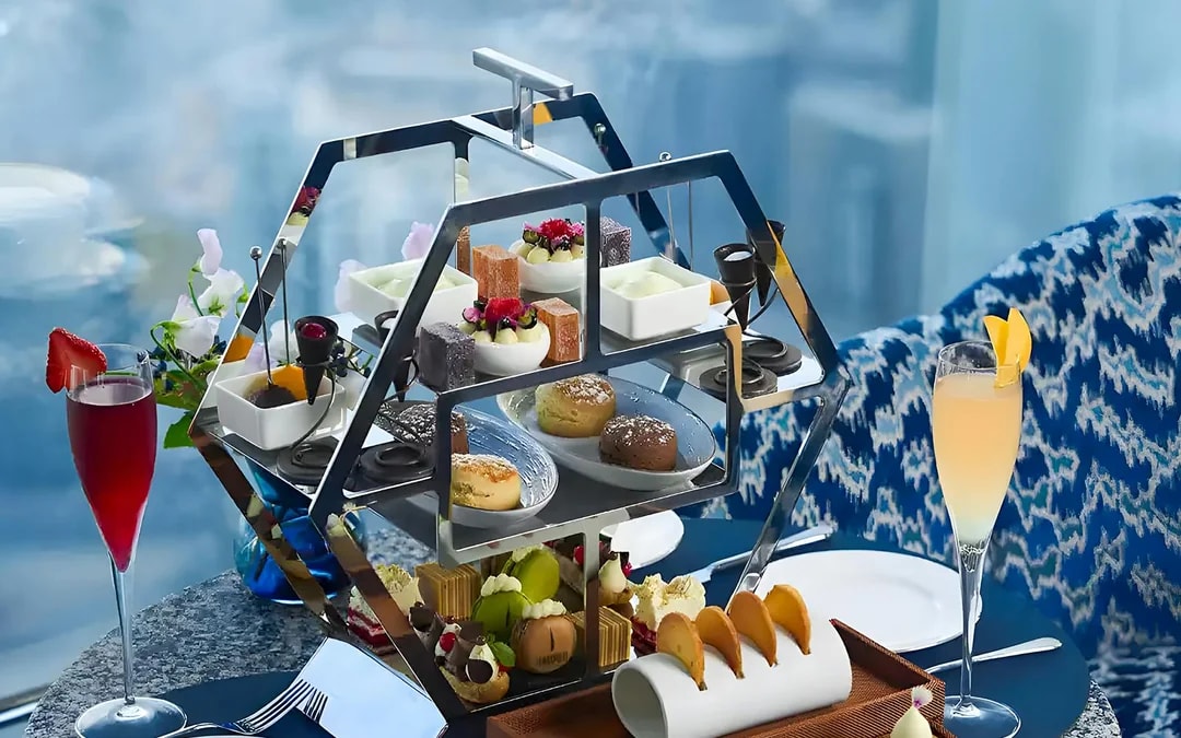 Dining in the Clouds: At.mosphere Restaurant on Level 122 Image 5