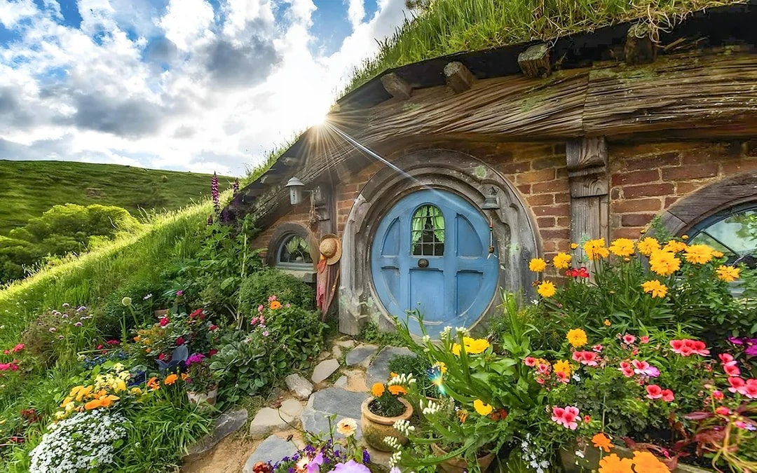 From Auckland: Hobbiton Movie Set, Wai-O-Tapu, & Rotorua Small Group Signature Guided Tour Image 7