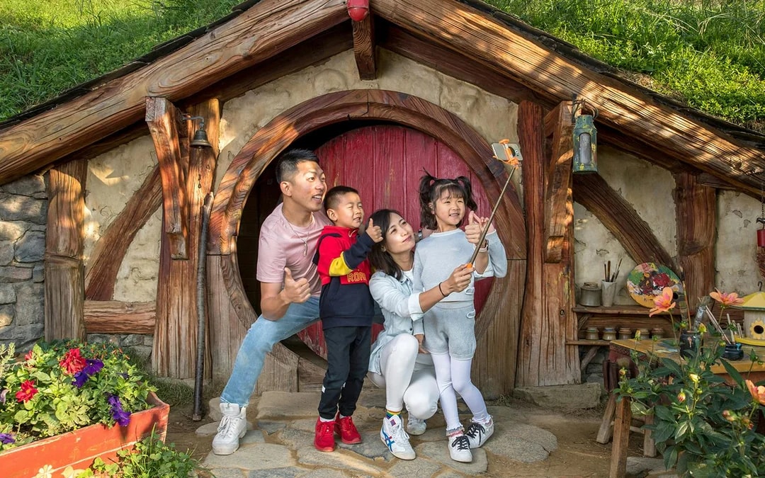 From Auckland: Hobbiton Movie Set & Waitomo Glowworms Caves Signature Guided Tour Image 1