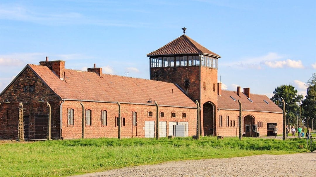 Auschwitz-Birkenau Guided Tour with Fast-Track Tickets & Transfer Options