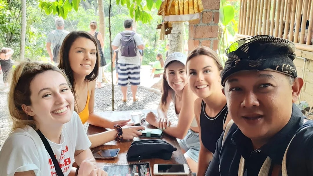 Group enjoying a meal at a Bali café during a private car tour.