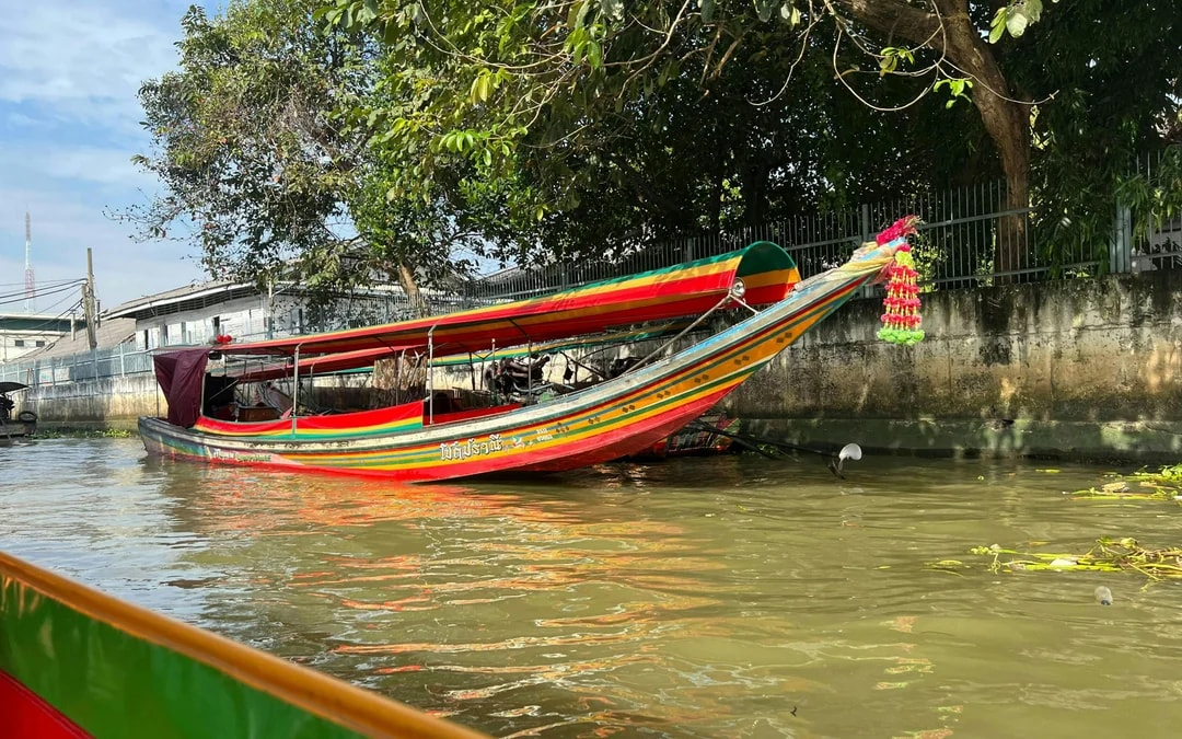 Bangkok Canal Small-Group Guided Longtail Boat Tour Image 6
