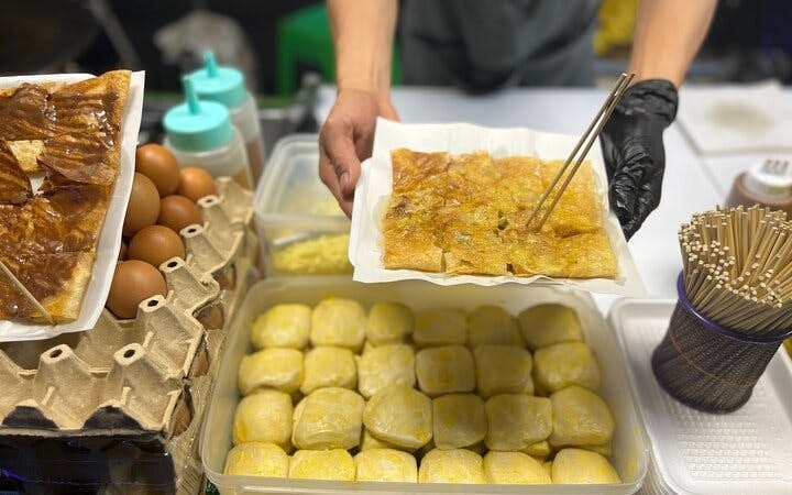 Bangkok Night Tuk Tuk Food and Drink Tour with Night Market and Hidden Bar Visit Image 10