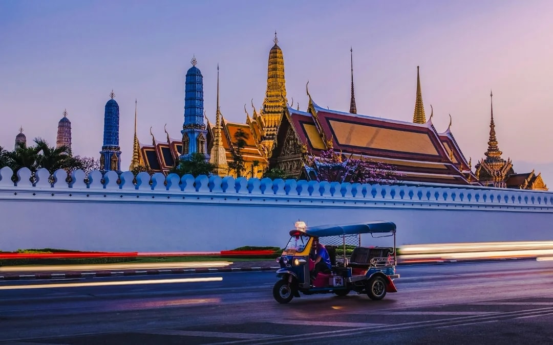 Bangkok Small-Group Royal Temples Tour with Tuk-Tuk Ride, Entry Fees Not Included Image 2