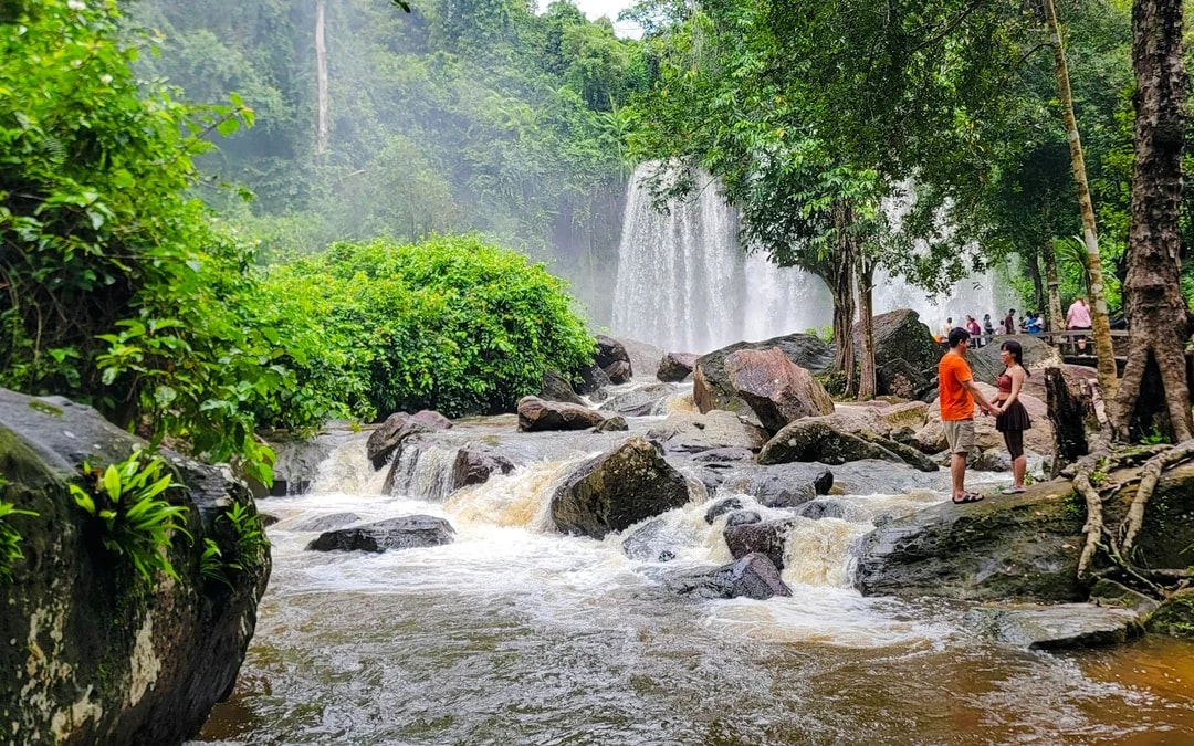 Banteay Srei Tour with Beng Mealea, Kulen Mountain Waterfall with Picnic Lunch Image 7