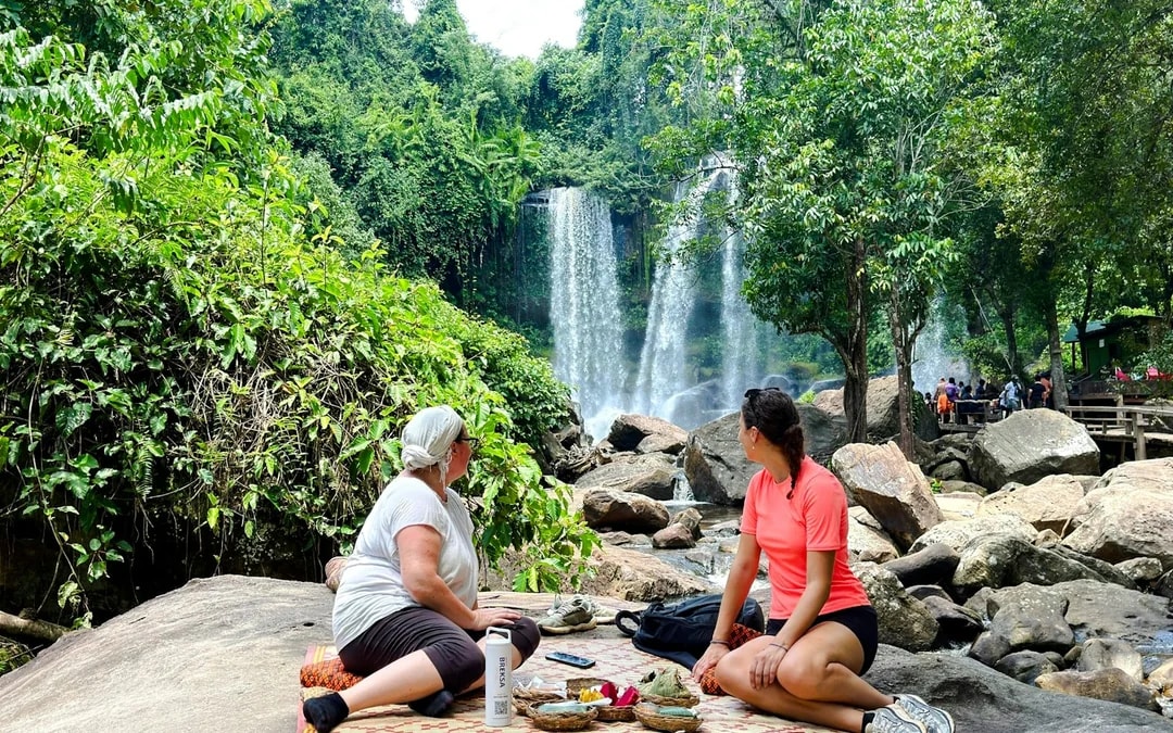 Banteay Srei Tour with Beng Mealea, Kulen Mountain Waterfall with Picnic Lunch Image 8