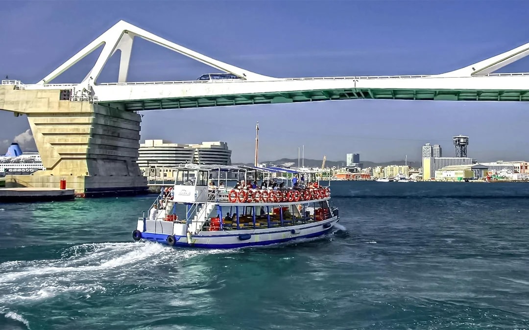 Barcelona Las Golondrinas Sightseeing Cruise Image 9
