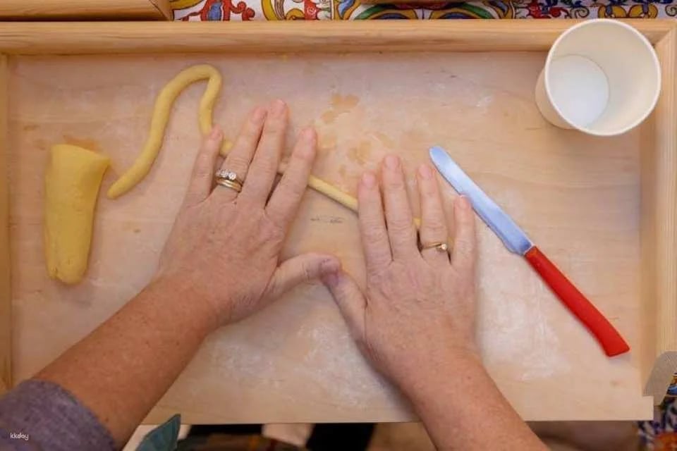 Bari walking tour with pasta experience