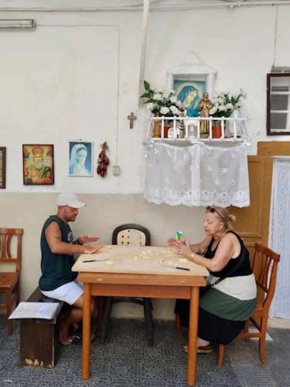 Bari walking tour with pasta experience