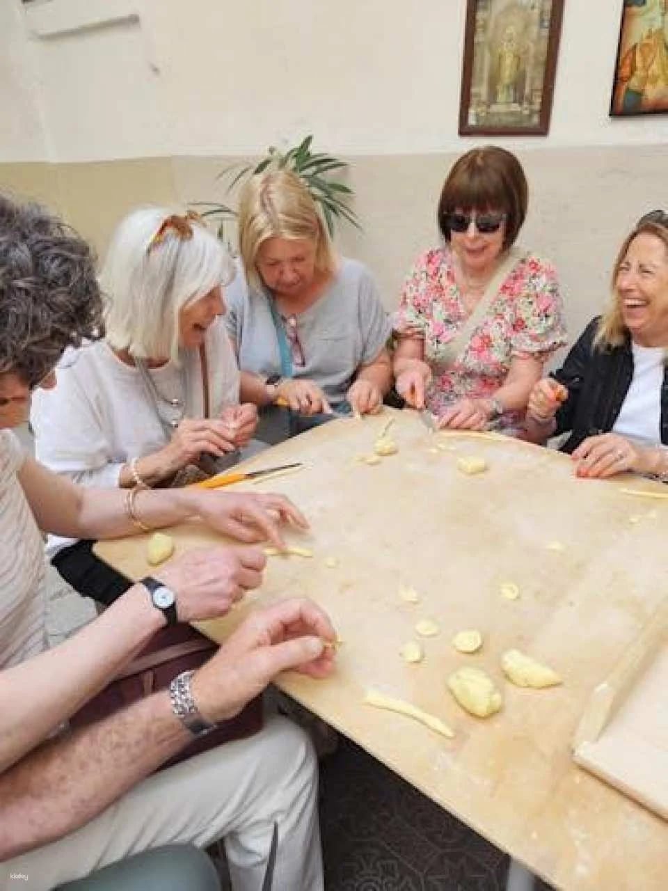 Bari walking tour with pasta experience