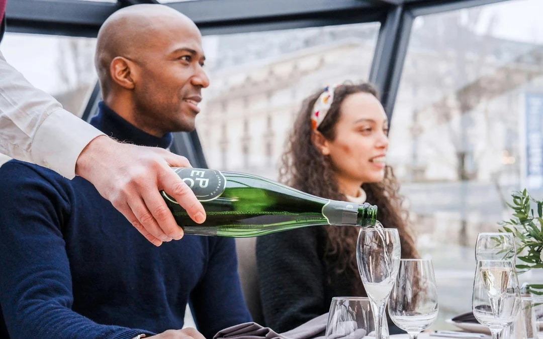 Bateaux Mouches® Seine River Lunch Cruise with Live Music Image 4