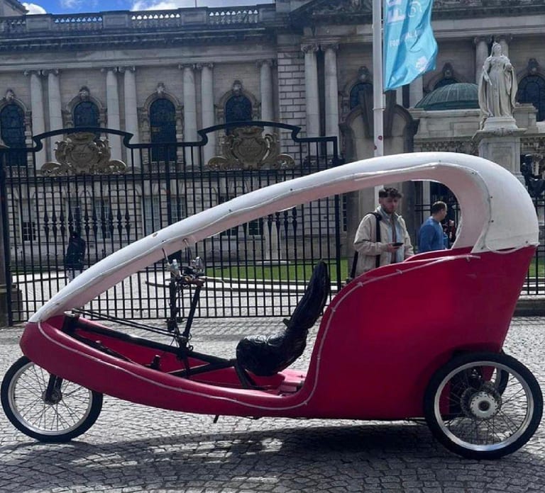 Belfast: Wee TukTuk Tours Party bike for 2 guests (BYOB)