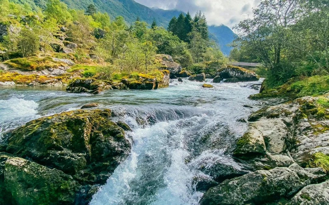Bergen: National Park Folgefonna, Glacier Lake & walk behind Waterfall Image 6