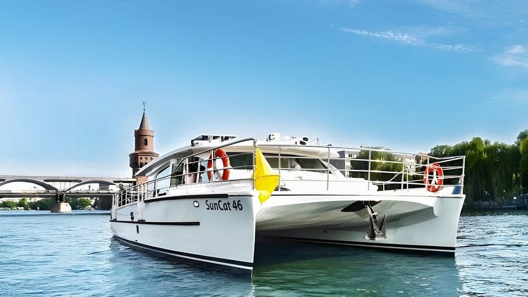 2.5-Hour Berlin Sightseeing Cruise on Eco-friendly Solar Catamaran