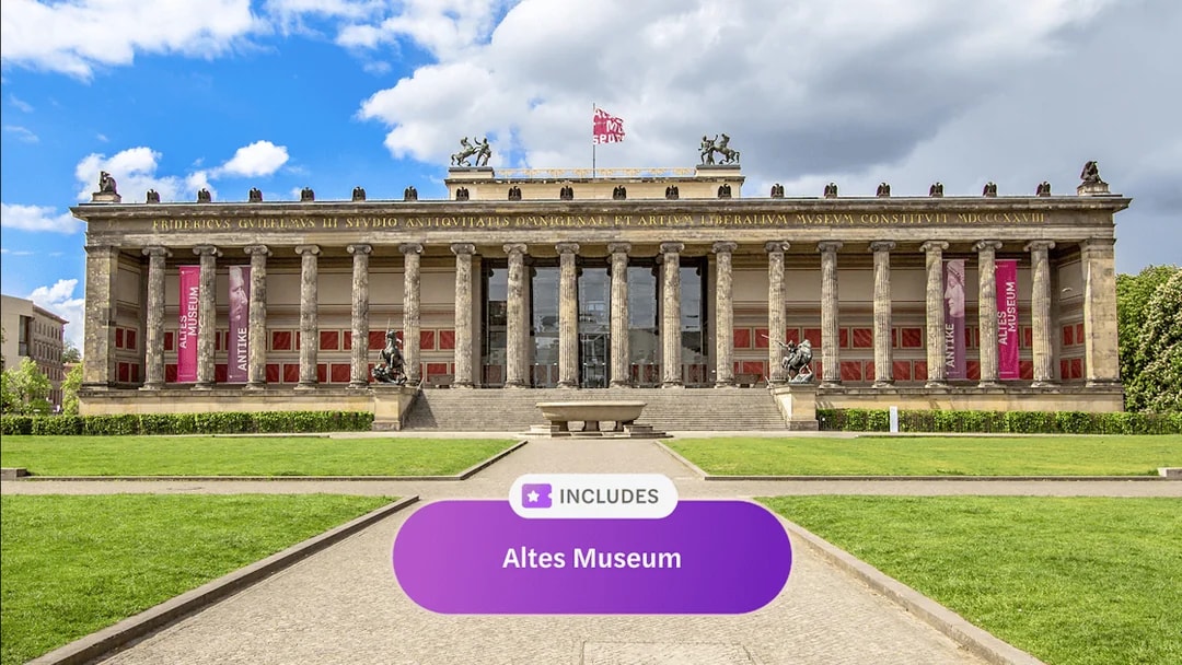 Altes Museum in Berlin with classical columns and entrance view.