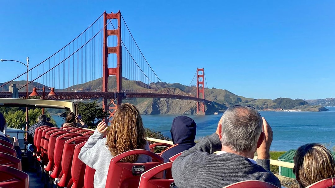 Open-top bus tour with view of Golden Gate Bridge, San Francisco.