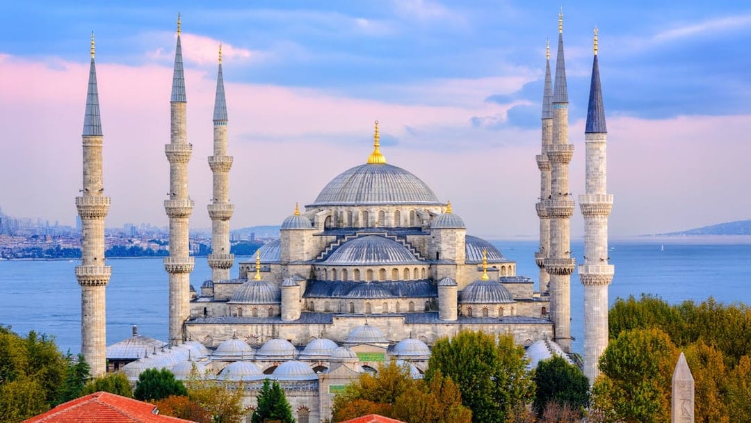 Blue Mosque with minarets overlooking the Bosphorus in Istanbul, Turkey.