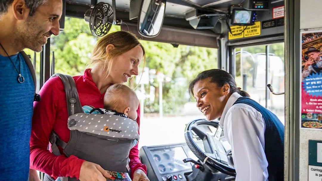 Family boarding bus for Blue Mountains Hop-On Hop-Off tour.