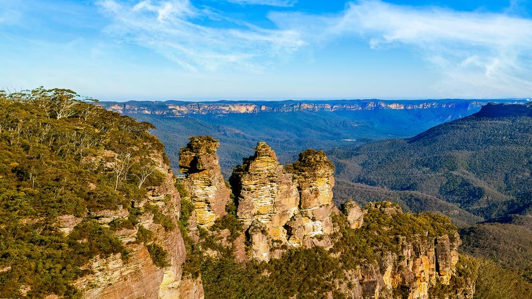 Three Sisters rock formation in Blue Mountains National Park, Sydney.