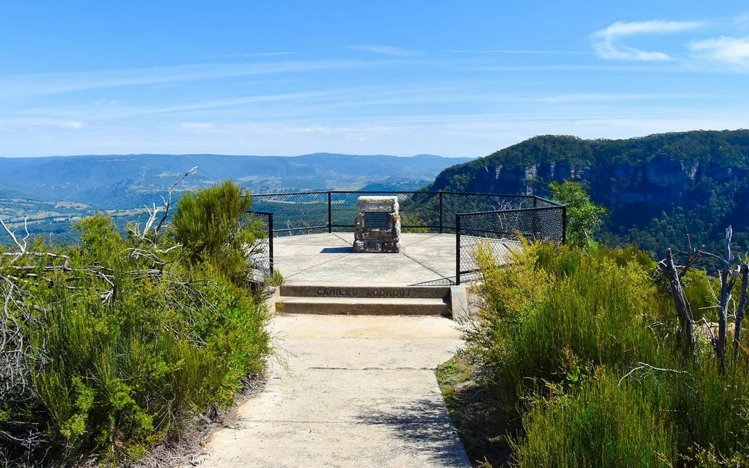 Blue Mountains Tour with Scenic World & Sydney Zoo or Featherdale Wildlife Park Image 1