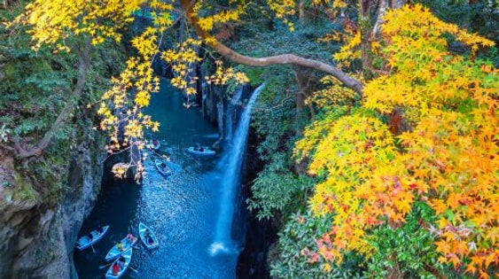 Kyushu Day Tour: Takachiho Gorge Boat Ride, Aso Volcano & Kusasenri (Optional Cruise & Lunch)
