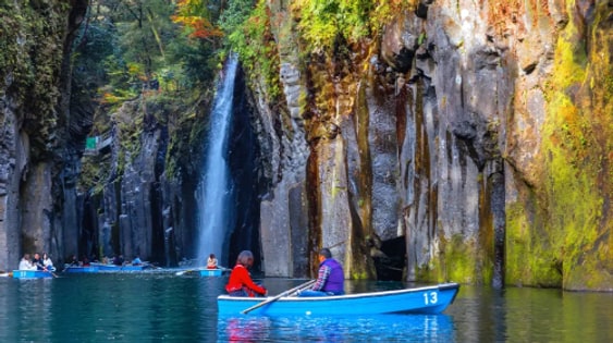 Kyushu Day Tour: Takachiho Gorge Boat Ride, Aso Volcano & Kusasenri (Optional Cruise & Lunch)