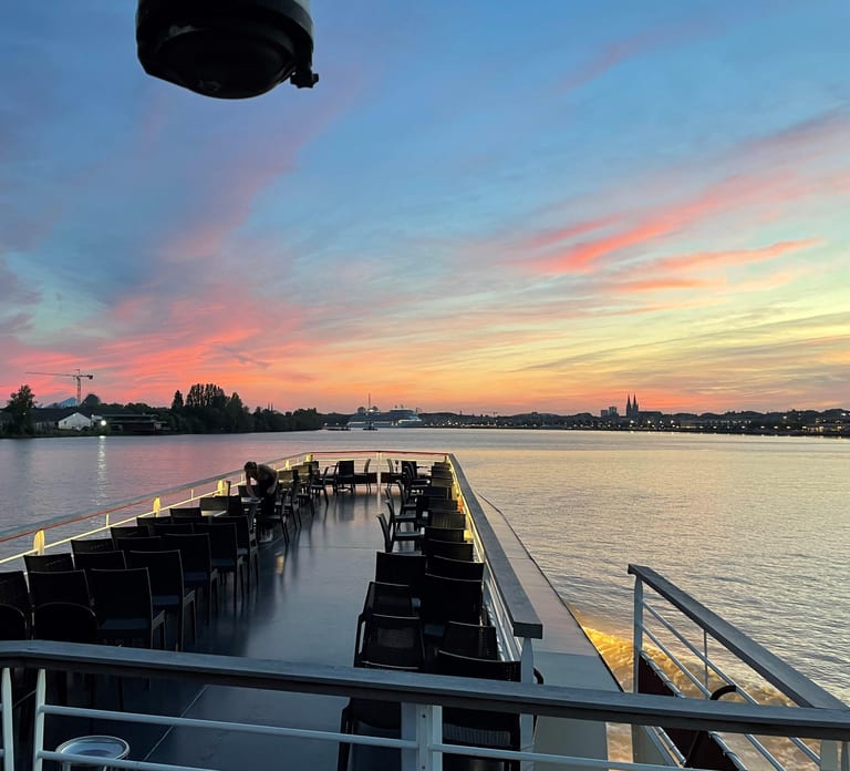 Bordeaux: Evening Apéritif Cruise on the River Garonne