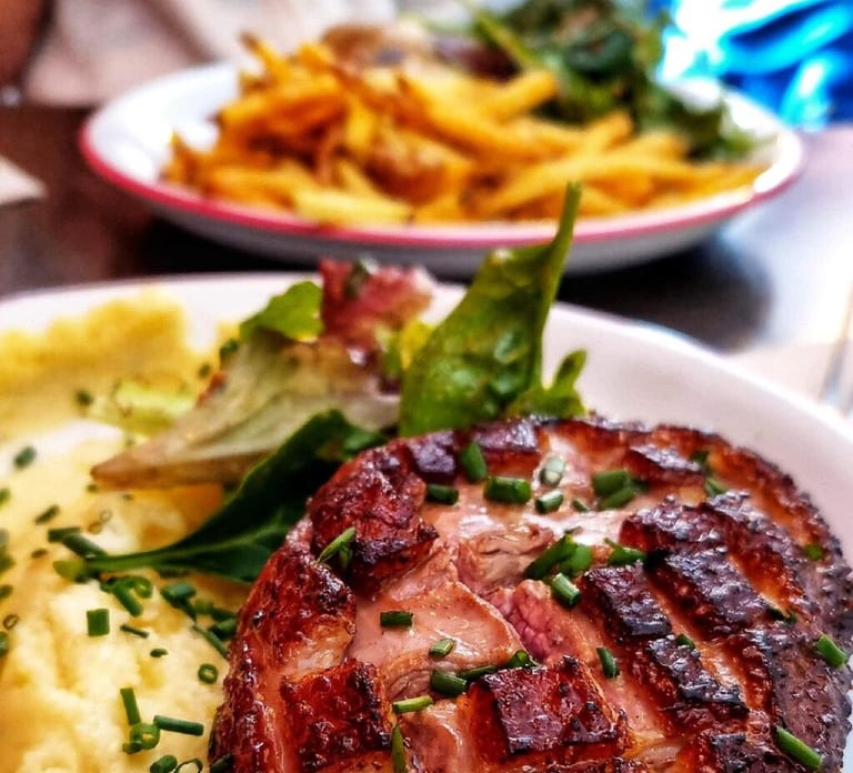 The Ultimate Bordeaux Food Tour: Full Meal & Fine Wines experience image 3