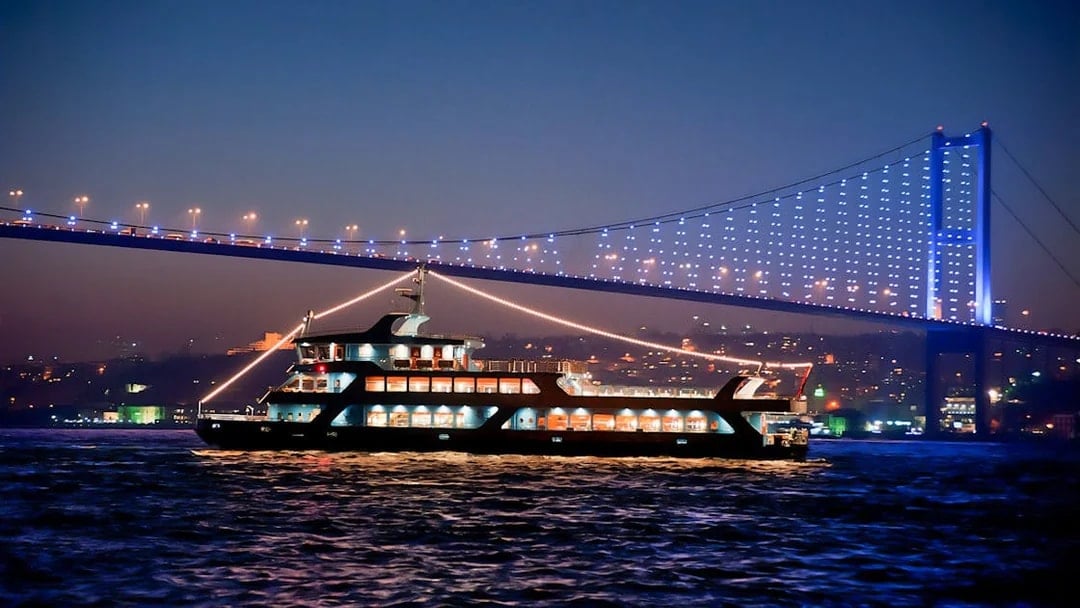 Bosphorus Dinner Cruise & Entertaintment / Private Table
