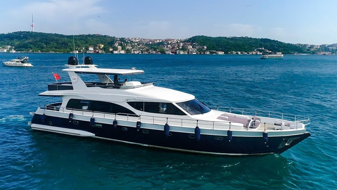 Bosphorus Yacht Sightseeing Cruise with Soft Drinks & Snacks