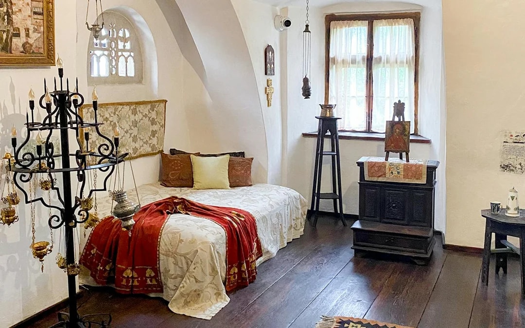 Bran Castle Multilingual Informative Audio Guide Tour Image 6