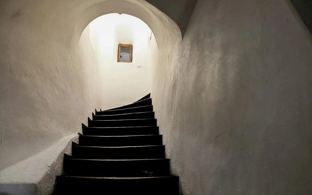 Bran Castle Multilingual Informative Audio Guide Tour Image 7