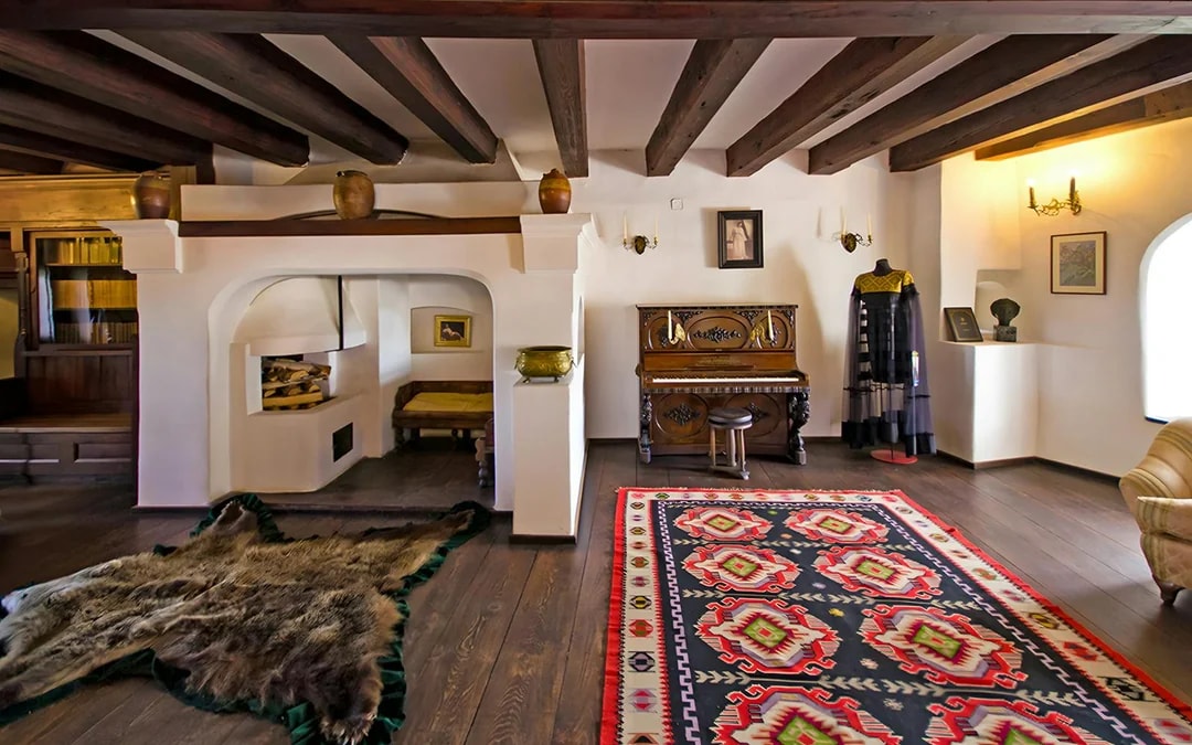 From Bucharest: Bran Castle, Peles Castle & Brasov Full-Day Guided Tour Image 7
