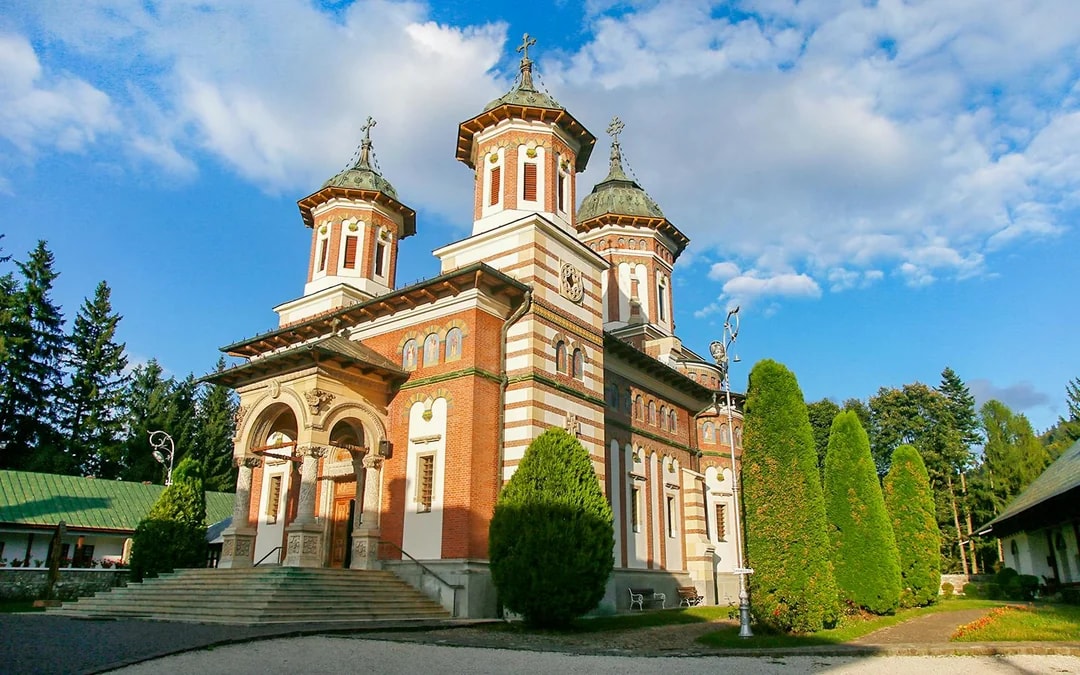 From Bucharest: Bran Castle, Peles Castle & Brasov Full-Day Guided Tour Image 11