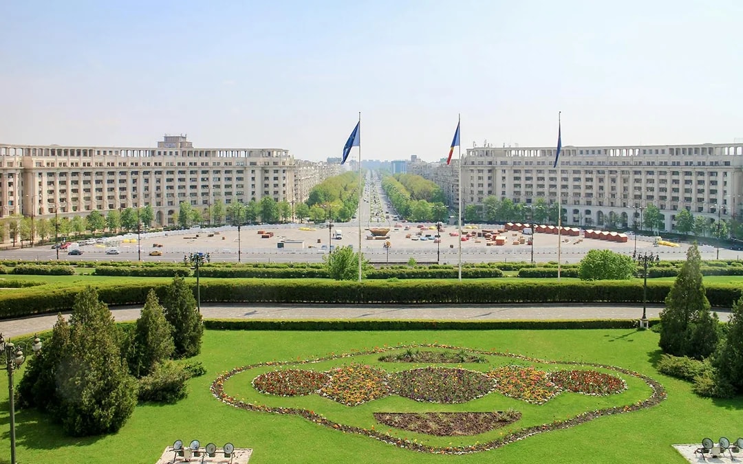 Bucharest: Palace of Parliament, Ceaușescu Mansion & Village Museum Guided Tour with Transfers Image 7