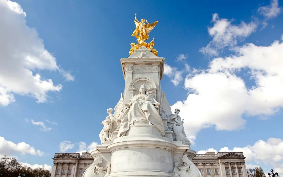 Buckingham Palace State Rooms Tickets & Changing the Guard Tour Image 4