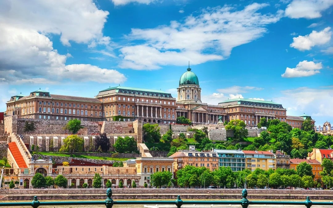 Buda Italian Guided Walking Tour Image 1