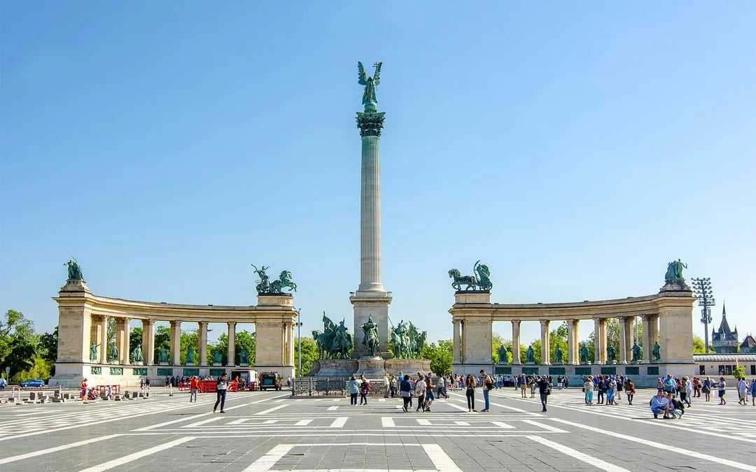 Budapest: 3-Hour Grand City Tour and Castle Walk Image 1