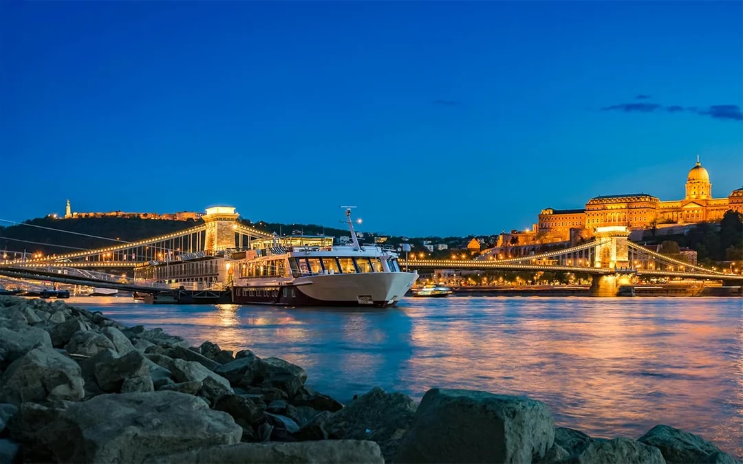 Budapest Danube River Dinner Cruise Image 1