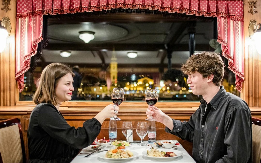 Budapest Danube River Dinner Cruise with Drinks & Live Music Image 4