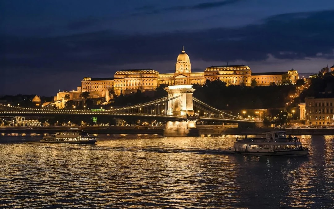 Budapest Danube River Dinner Cruise with Drinks & Live Music Image 5