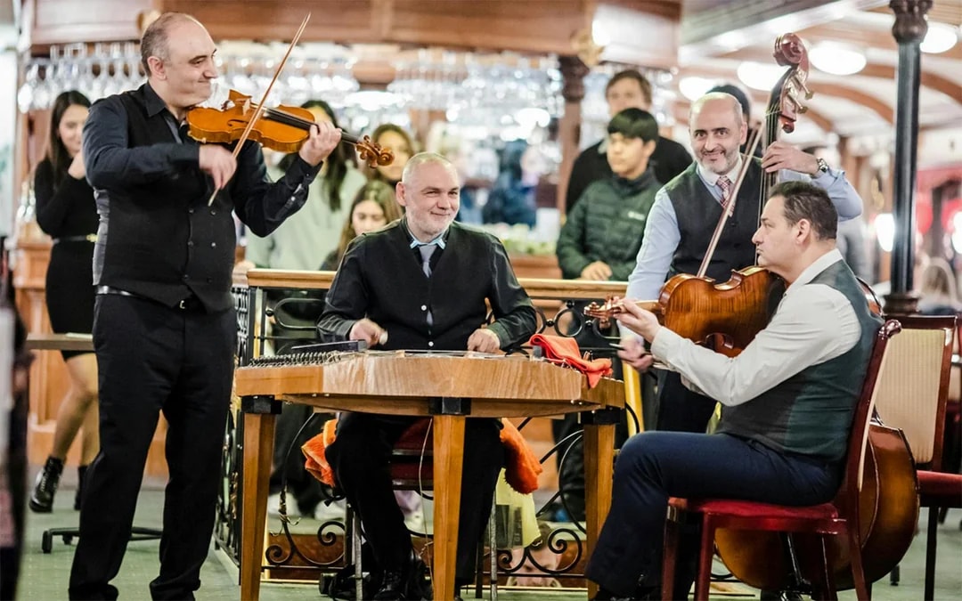 Budapest Danube River Dinner Cruise with Drinks & Live Music Image 6