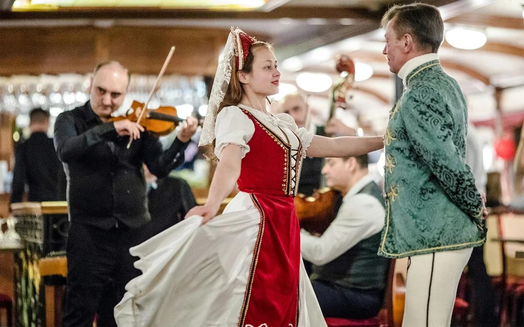 Budapest Danube River Dinner Cruise with Drinks & Live Music Image 10
