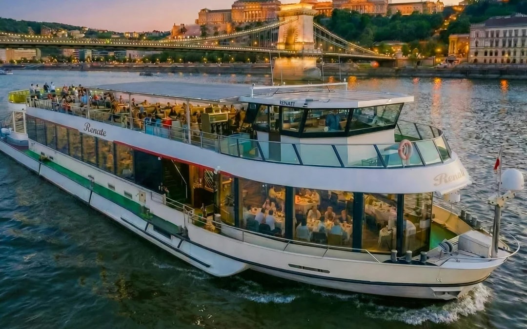 Budapest Danube River Dinner Cruise with Folklore Show Image 7