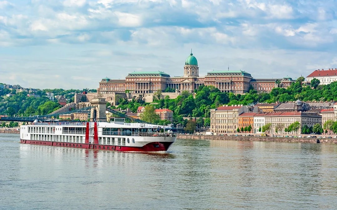 Budapest Danube River Sightseeing Cruise Image 6