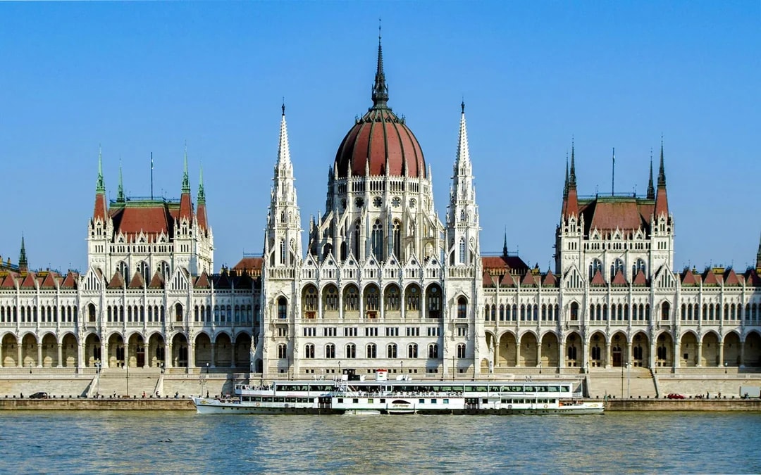Budapest Danube River Sightseeing Cruise with Drinks Image 1