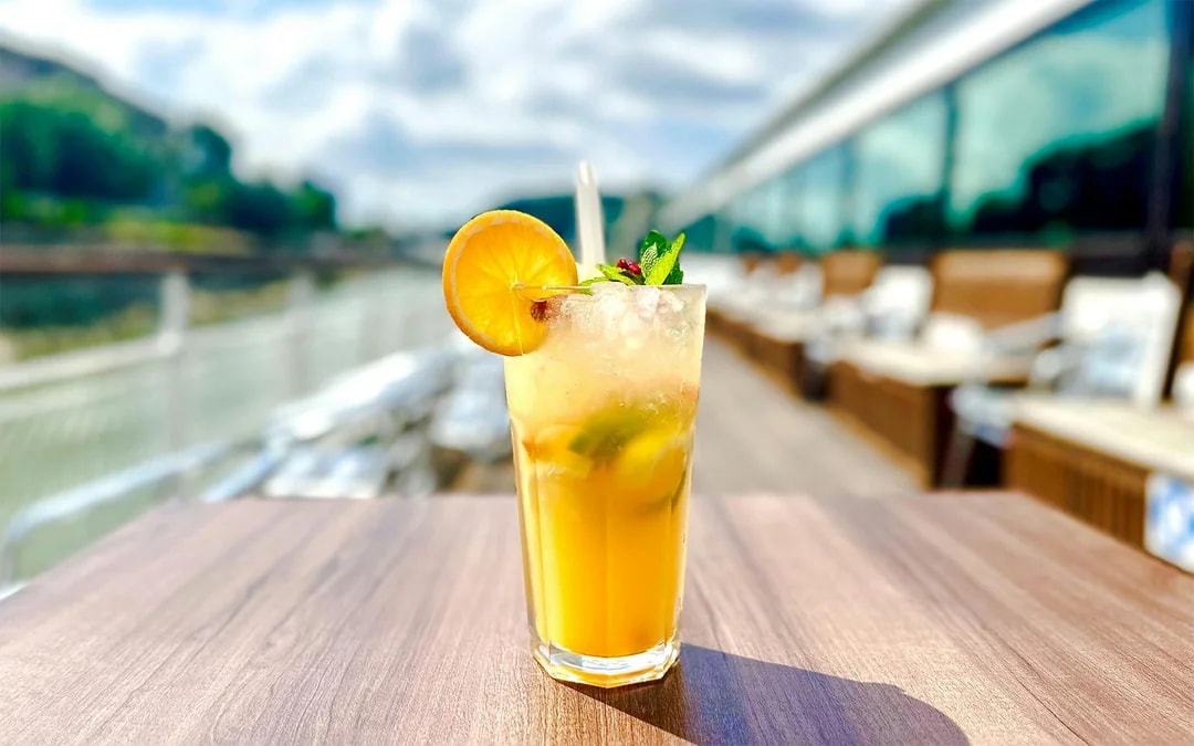 Budapest Danube River Sightseeing Cruise with Drinks Image 7